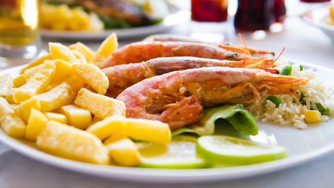 Ahli diet menjelaskan bahwa mendapatkan makanan berprotein tinggi dalam diet Anda dapat memainkan peran kunci dalam penurunan berat badan.
