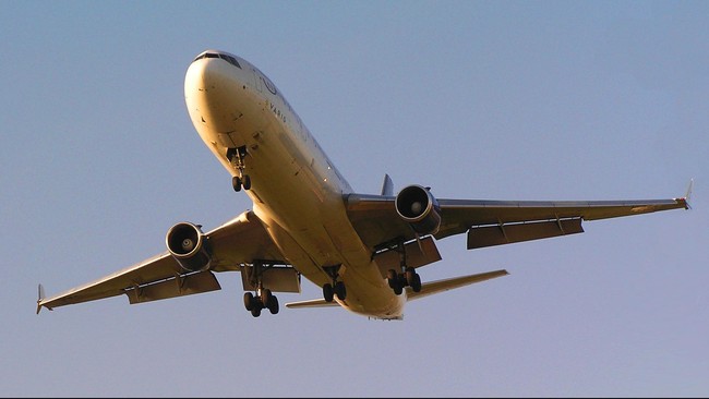 FAA memperingatkan pilot pesawat sipil untuk tidak melintasi wilayah udara Timteng usai serangan Iran di Irak.