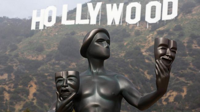 Seorang selebriti pernah bunuh diri dengan lompat dari huruf H di papan 'Hollywood.' Kisah horornya membayangi hingga kini.