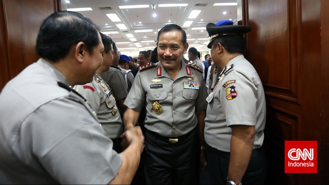 "Kemarin kan Pak Mensesneg sudah imbau (Budi) untuk mengundurkan diri. Tapi setelah kita komunikasikan, Pak Budi Gunawan masih akan menunggu," kata Badrodin.