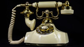 Kehidupan Rahasia Para Operator Telepon Seks
