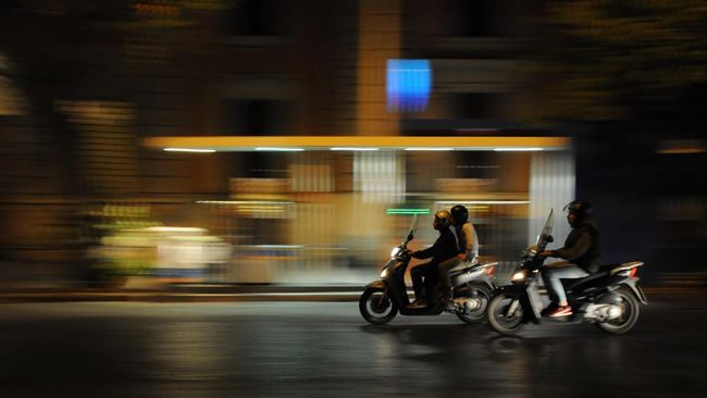 Motor merupakan salah satu alat transportasi yang paling banyak diminati masyarakat. Sebagai penumpang, harus memerhatikan pula keselamatan.