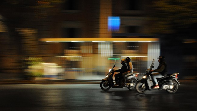 Pemerintah bakal mewajibkan kendaraan bermotor ikut asuransi third party liability (TPL) mulai Januari 2025.