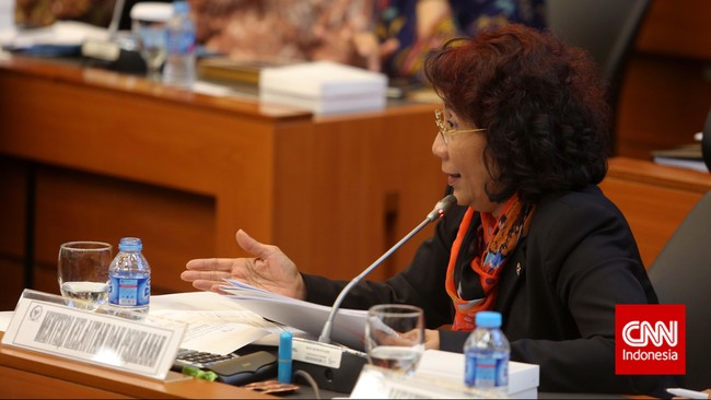 Menteri Kelautan dan Perikanan Susi Pudjiastuti tetap pada pendiriannya dengan tidak memberikan BBM bersubsidi untuk kapal ikan berukuran lebih dari 30 GT.