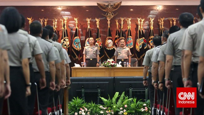 Komisoner Kompolnas menemui Wakapolri dan pejabat utama Mabes Polri untuk membahas nama-nama calon pengganti Komisaris Jenderal Budi Gunawan