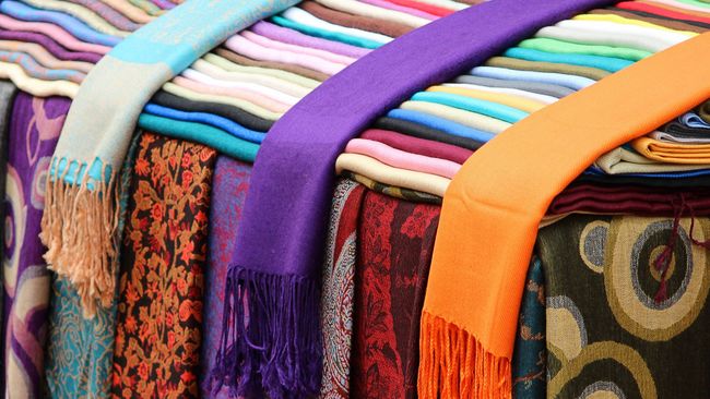 Banyak cara untuk tampil menarik. Salah satu yang paling efektif adalah dengan menggunakan aksesoris untuk mempercantik penampilan.