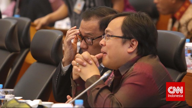 DPR dan pemerintah menyetujui beberapa perubahan asumsi makro ekonomi dan pendapatan negara dalam postur sementara APBN-P 2015. Apa saja?