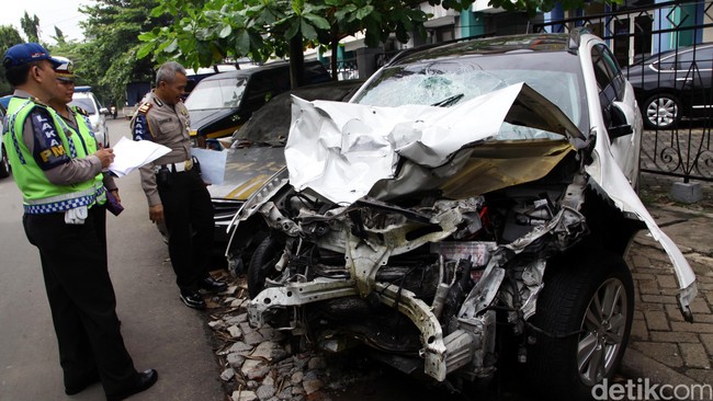 Hasil tes BNN dan Puslabfor Polri bertolak belakang dengan pernyataan yang dikeluarkan oleh Kabid Humas Polda Metro Jaya Kombes Martinus Sitompul sebelumnya.