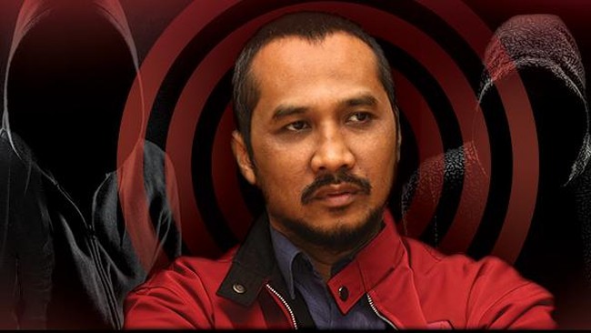 Usai isu foto mesra Ketua KPK Abraham Samad dengan Putri Indonesia mereda, kini laporan kembali dilayangkan kepada Samad dari seorang wanita. 