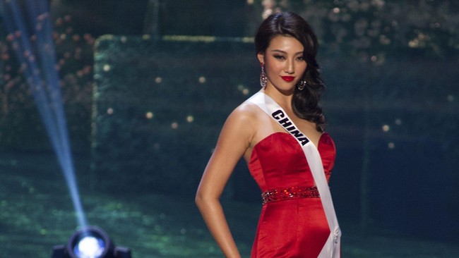Lenggak-lenggok Ratu Cantik Asia di Panggung Miss Universe