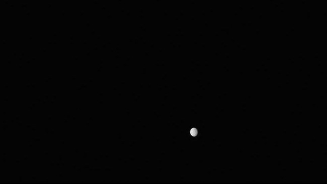 Ada planet kerdil di antara Mars dan Jupiter. Planet ini menarik badan antariksa Amerika untuk mendaratkan pesawat di sana.