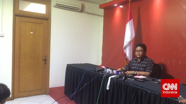Hasto Kristiyanto menyatakan bahwa dirinya tidak mewakili PDIP saat bertemu dengan Ketua KPK, Abraham Samad, awal 2014 lalu.