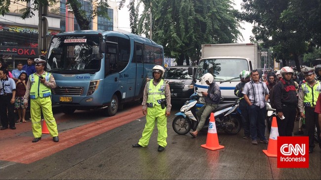 Dengan program traffic accident analysis, petugas menginvestigasi penyebab dan efek dari kecelakaan maut yang menewaskan 4 orang di Pondok Indah.