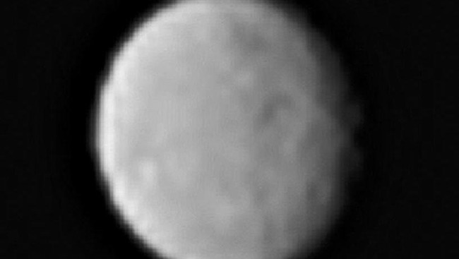 Misteri tentang planet kerdil Ceres mulai terungkap ketika pesawat antariksa Dawn dari NASA mulai mendekatinya sejak Januari 2015 dan akan mengorbit pada Maret.
