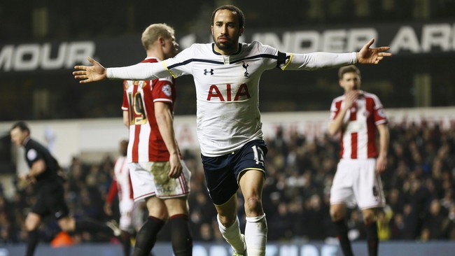 Posisi Raheem Sterling di skuat 'Tiga Singa' akan digantikan pemain sayap Crystal Palace, Andros Townsend.
