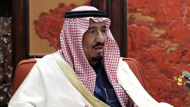 Raja Salman memecat Menteri Air dan Listrik Arab Saudi, Abdullah al-Hussayen, di tengah kemarahan rakyat karena meningkatnya harga kebutuhan dasar tersebut.