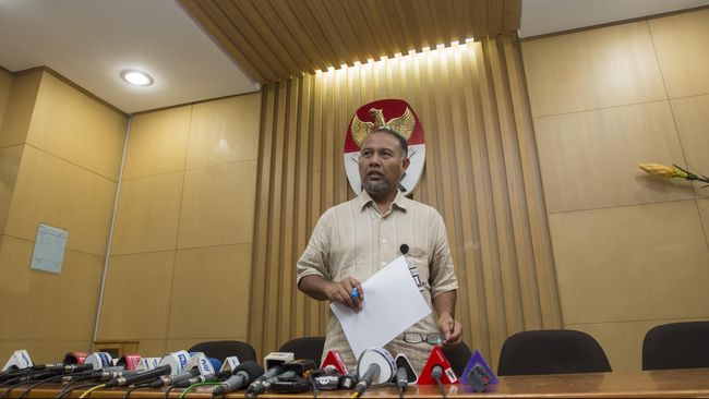 Bambang Widjojanto Terancam Hukuman Tujuh Tahun Bui “Dari hasil proses penyidikan menemukan alat bukti yang sah untuk memeriksa sebagai tersangka,” ujar Irjen Ronny Franky Sompie.
