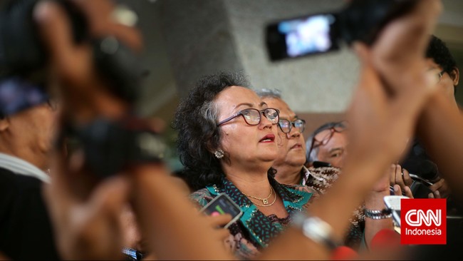 Pengacara senior yang juga Koordinator IPT 1965 Nursyahbani Katjasungkana menilai ini saatnya Indonesia mencapai keadilan. Sidang Rakyat 196 jadi medianya.