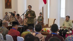 Presiden Jokowi Gelar Rapat dengan Bupati Indonesia Timur