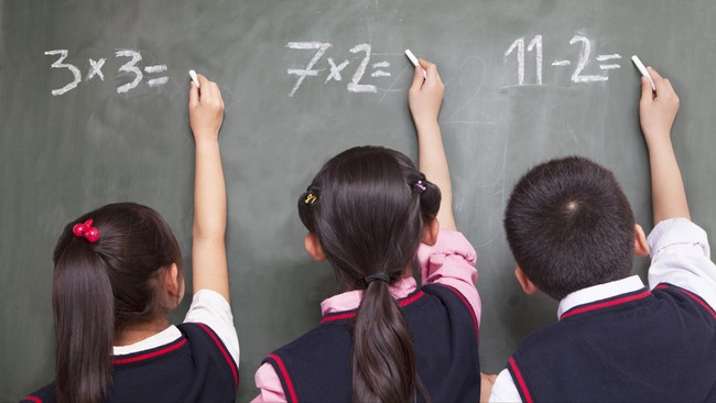 Ayah bunda bisa lho membantu anak-anak supaya menyukai matematika dan menguasai mata pelajaran itu.
