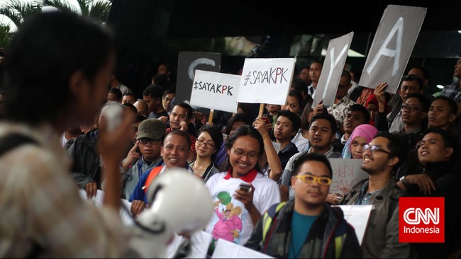 DPR RI menegaskan agar proses hukum yang tengah bergulir di KPK dan Bareskrim Polri tidak diintervensi oleh siapapun dan taat atas semua prosedur hukum.