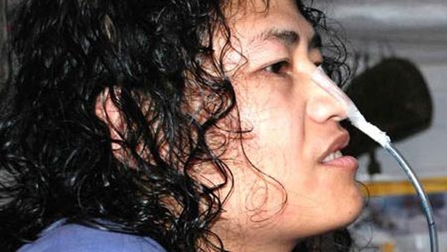 Sharmila telah melakukan aksi mogok makan sejak tahun 2000 sebagai bentuk protes kematian 10 warga sipil akibat penembakan tentara di Manipur.