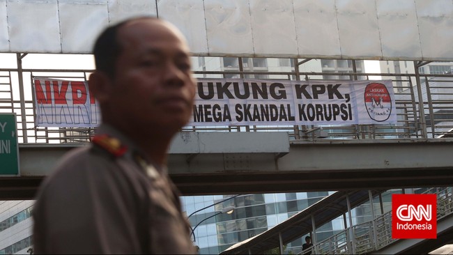 KPK harus bisa membuktikan bahwa Budi Gunawan bersalah. Begitu pula Polri membuktikan kesalahan Bambang Widjojanto.