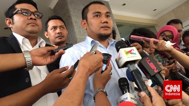 Adnan Pandu Praja dilaporkan ke Bareskrim Polri pada Sabtu (24/1) atas tuduhan pemalsuan akta kepemilikan saham PT Desy Timber.