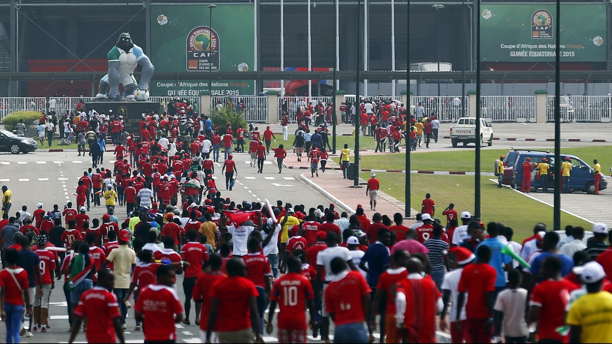 Warna-warni Ekspresi Suporter Bola Afrika