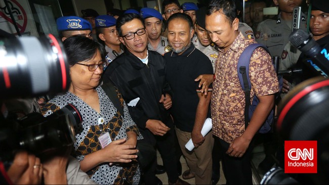 Usman Hamid khawatir kriminalisasi seperti yang terjadi pada Wakil Ketua KPK itu juga terjadi pada pejabat institusi lain seperti PPATK.