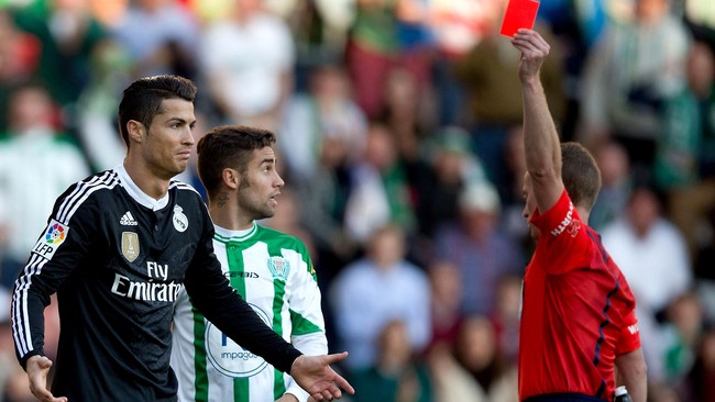 Asosiasi Liga Profesional Spanyol (LFP), selaku pengelola La Liga, akan mengumumkan sanksi untuk kartu merah yang didapat Ronaldo pada Rabu (28/1).