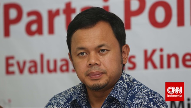 Menantu Rizieq mempertanyakan sikap Walkot Bogor Bima Arya yang mengumumkan saat mertuanya dirawat di RS Ummi.