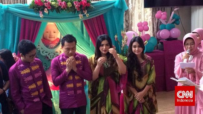 Ketika hamil, berat badan Ashanty sempat naik hingga 23 kilogram. Setelah melahirkan putri pertamanya, berat badannya hanya turun 10 kilogram.