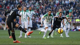 Rahasia Tendangan Bebas Real Madrid