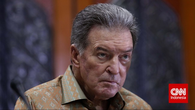 Moffett menjabat sebagai Executive Chairman Freeport McMoRan sejak 2003, setelah sebelumnya menjabat Chief Executive Officer mulai tahun 1995 sampai 2003.