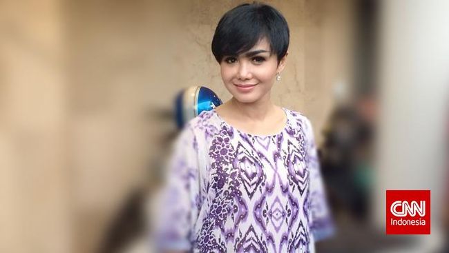 Sering beribadah ke Tanah Suci belum membuat Yuni Shara terdorong untuk berhijab. Ia memilih menjaga sikap dan lidahnya terlebih dahulu sebelum menutup aurat.