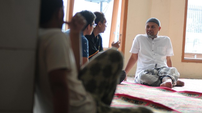 Pengunduran diri sementara Bambang Widjojanto sebagai Wakil Ketua KPK terkait status tersangka memantik pertentangan. Pro dan kontra muncul kembali.