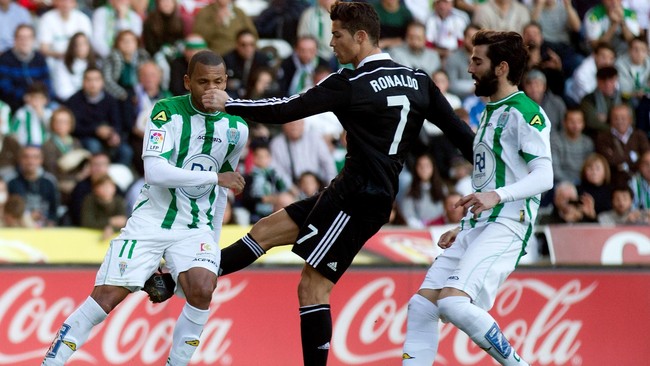 Neymar awalnya enggan mengomentari kartu merah yang didapat bintang Real Madrid, Cristiano Ronaldo, karena menendang dan memukul pemain Cordoba, Edimar Fraga.