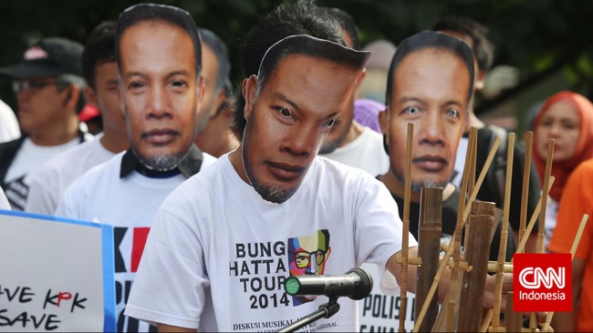 Anggota Wantimpres Hasyim Muzadi melihat kisruh KPK-Polri sebagai problem pribadi di arena politik yang bermuara pada penghancuran lembaga.