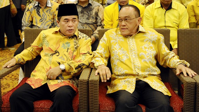 Meski Aburizal telah menyebut dukungan atas usulan dana aspirasi, ternyata Ketua Fraksi Golkar di DPR mengaku belum pernah membicarakan masalah tersebut.