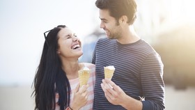 Ingin Punya Pacar di Tahun 2016? Hapus Aplikasi Kencan Anda