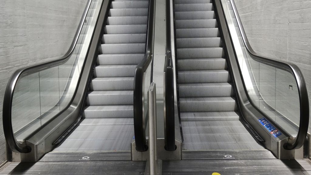 Bayar Rp7.000 Naik Eskalator Terpanjang di Dunia, Serasa Menuju Langit