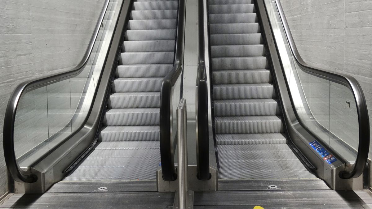 Bayar Rp7.000 Naik Eskalator Terpanjang di Dunia, Serasa Menuju Langit