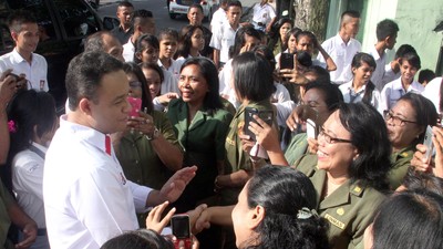 Anies membatalkan pertemuan antara raja-raja atau kepala desa (Kades) dalam safari politik Pilpres 2024 di Ambon, Maluku, Senin (15/1).