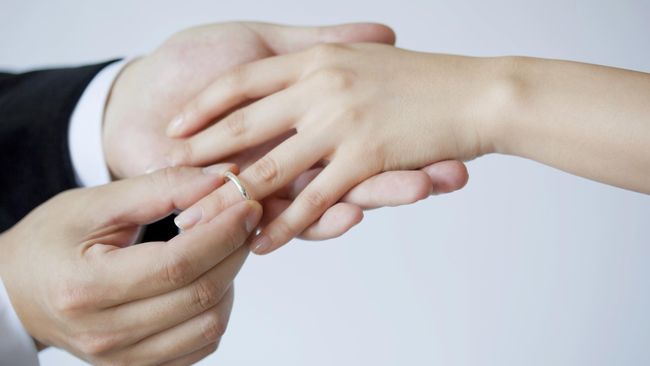 Sebuah komunitas online mencari tahu hal apa saja yang menimbulkan kekecewaan bagi pria atau wanita setelah menikahi kekasihnya.