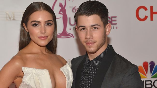 Olivia Culpo, Miss Universe 2012 menghadiri Miss Universe 2014. Ia tampil memukau penonton dengan gaun seksi dan menerawangnya.