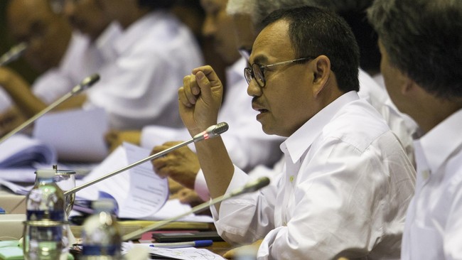 "Kami tidak mau disalahkan kalau penerimaan negara turun akibat salah menyepakati asumsi harga minyak," ujar Ramson Siagian, anggota Komisi VII DPR.