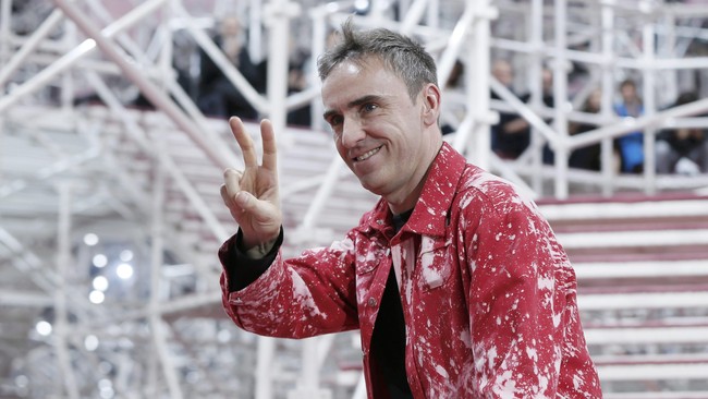 Raf Simons Gabungkan Gaya Fesyen 60-an dan Abad 21