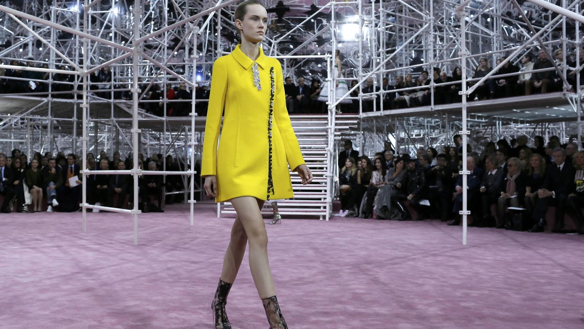 Raf Simons Gabungkan Gaya Fesyen 60-an dan Abad 21