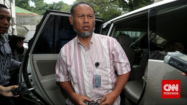 Kuasa hukum Bambang menyebut kliennya dibawa ke Kejari Jakarta Pusat untuk mengurus administasi. Soal kemungkinan penahanan, belum dapat dipastikan.